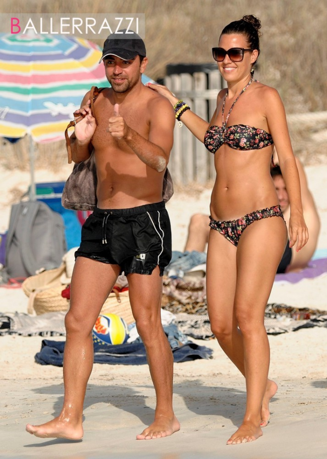 Tiền vệ của CLB Barcelona đã dành trọn kỳ nghỉ hè này bên cô bạn gái xinh đẹp của mình.
